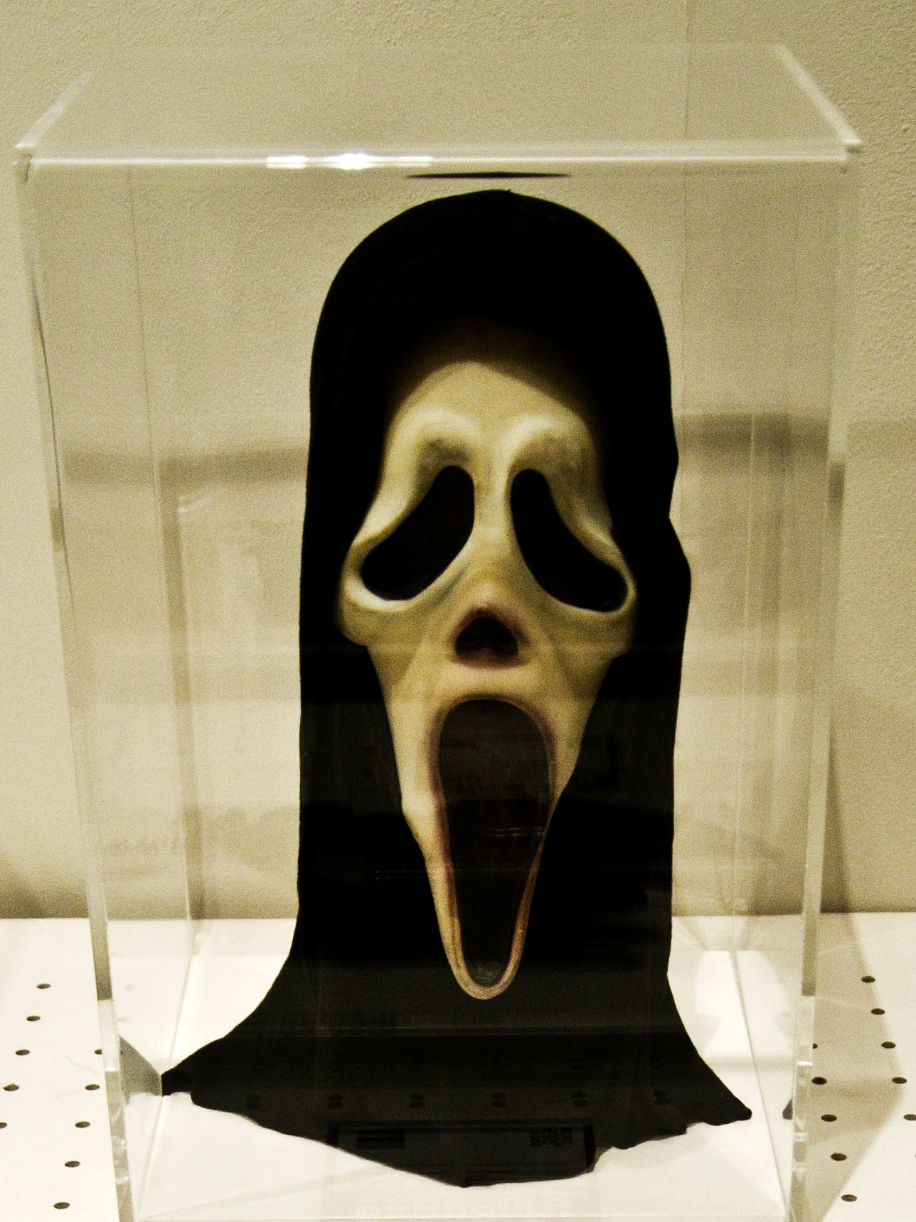 Ghostface mask from Scream in a display case