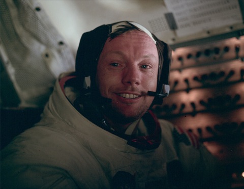 a24_11375528 Man off the Moon: return (photo 5)